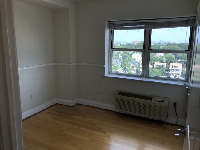 70 S Munn Ave-Unit -804 in East Orange, NJ - Building Photo - Building Photo