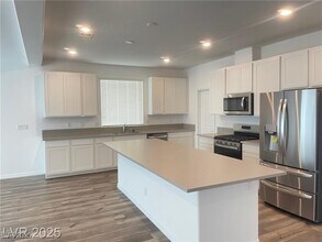 5749 Avondale Rise Wy in Las Vegas, NV - Building Photo - Building Photo