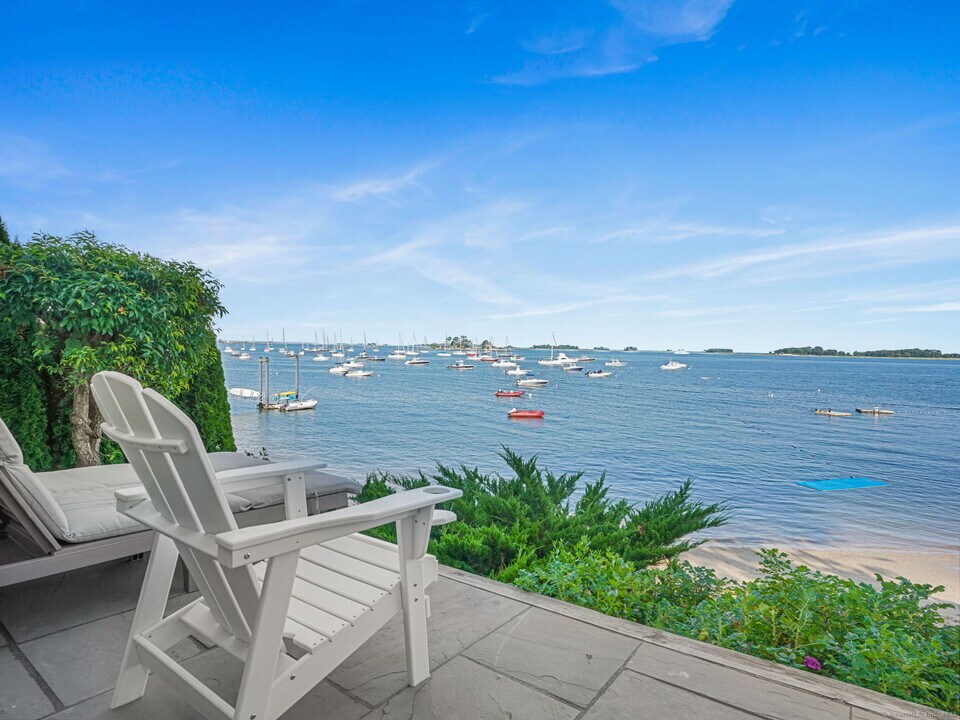 3 E Beach Dr in Norwalk, CT - Foto de edificio