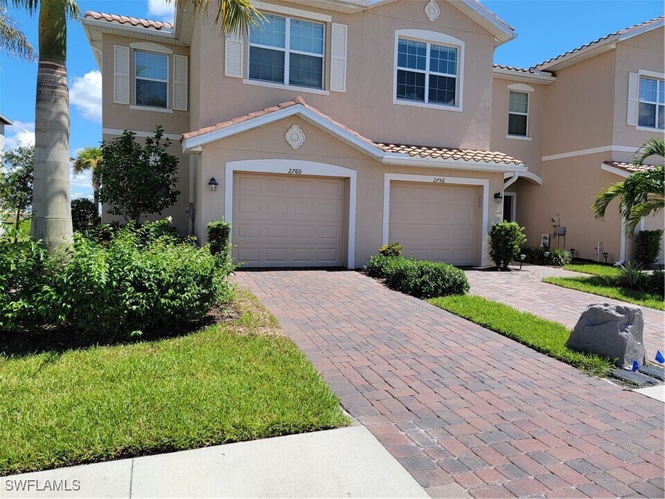 2760 Blossom Wy in Naples, FL - Building Photo