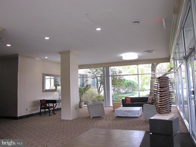 6621 Wakefield Dr-Unit -208 in Alexandria, VA - Building Photo - Building Photo