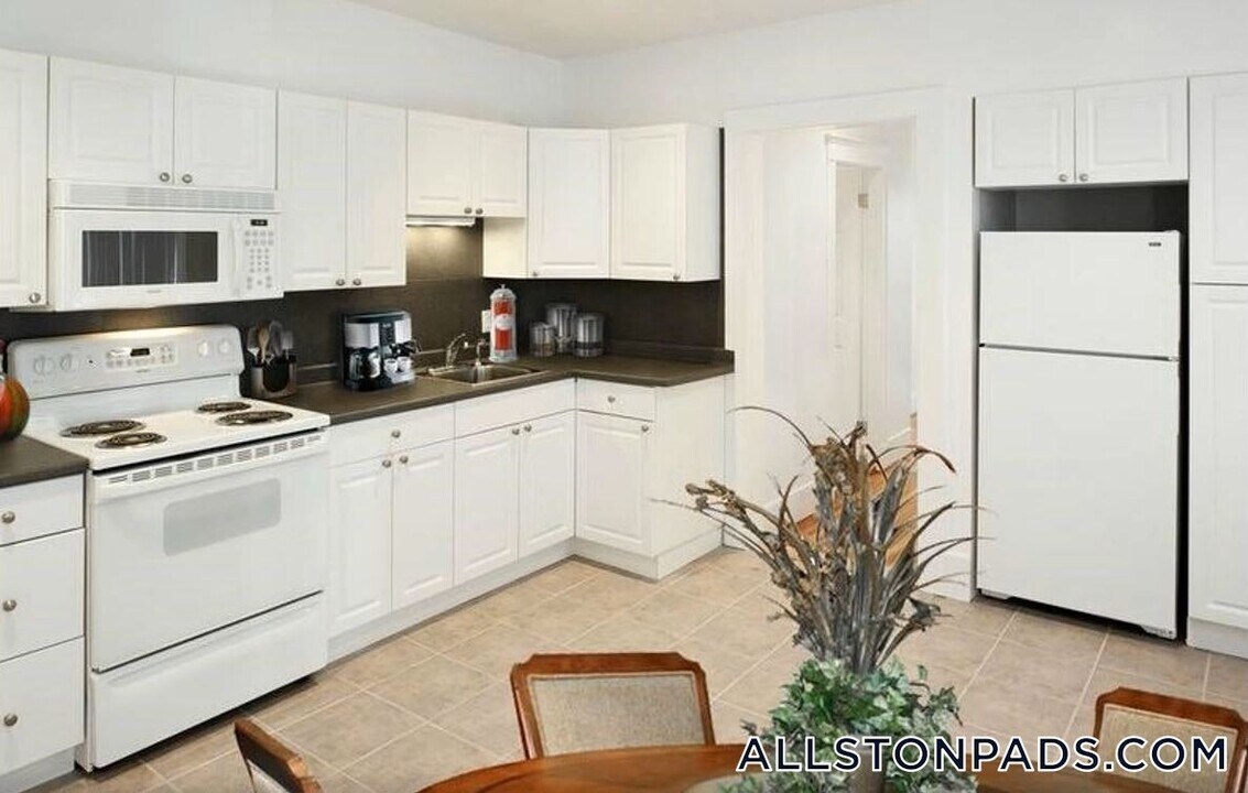 441 Cambridge St in Boston, MA - Building Photo