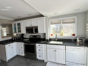 29 Prospect Ave in East Lyme, CT - Building Photo - Building Photo