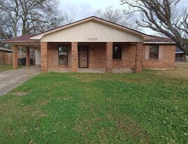 1666 N Rosedale Dr in Baton Rouge, LA - Building Photo