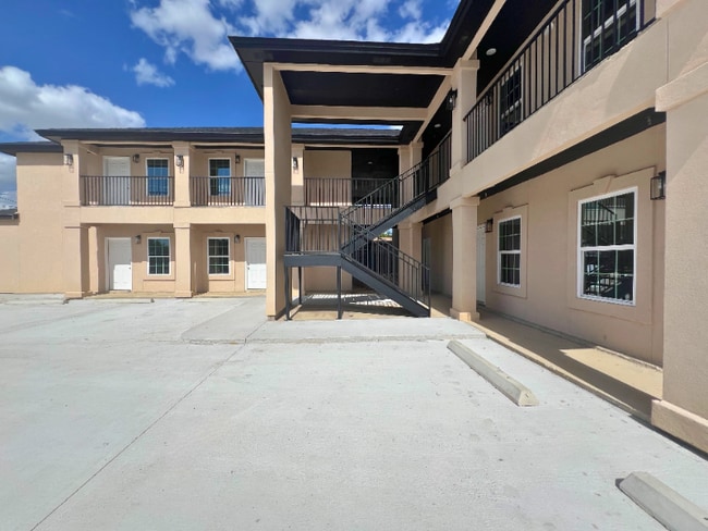 1201 E Gustavus St in Laredo, TX - Building Photo - Building Photo