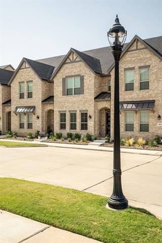 1894 Strand St in Farmers Branch, TX - Foto de edificio - Building Photo