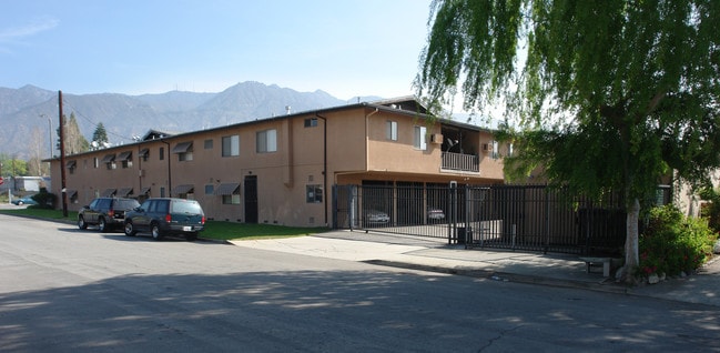 Vista Del Montes in Pasadena, CA - Foto de edificio - Building Photo