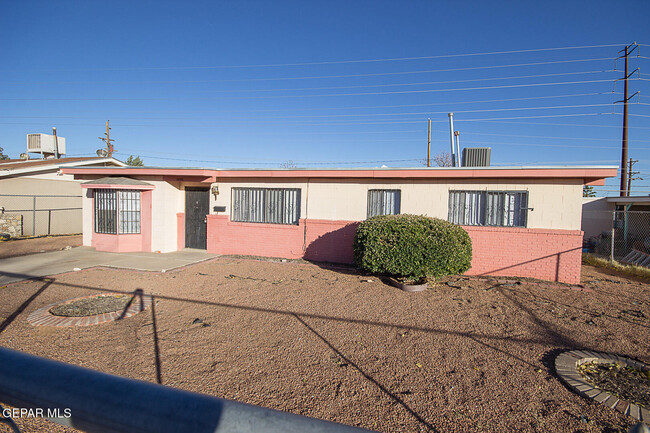 10108 Shenandoah St in El Paso, TX - Building Photo - Building Photo