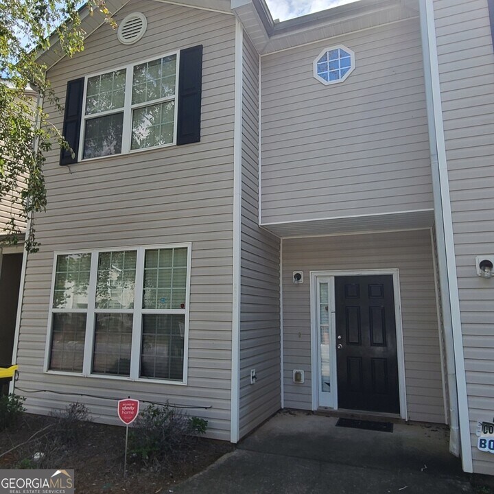 2290 Nicole Dr in Hampton, GA - Building Photo
