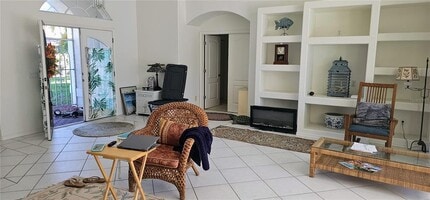 1152 Deardon Dr in Venice, FL - Building Photo - Building Photo