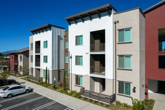 Sierra Fountains Apartments in Fontana, CA - Building Photo - Building Photo