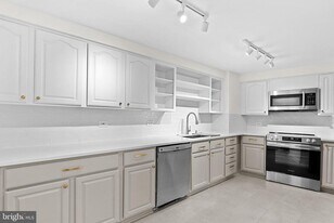 4601 N Park Ave in Chevy Chase, MD - Building Photo