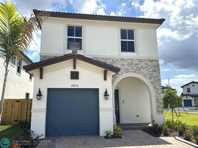 2420 NW 131st Cir in Westview, FL - Foto de edificio - Building Photo