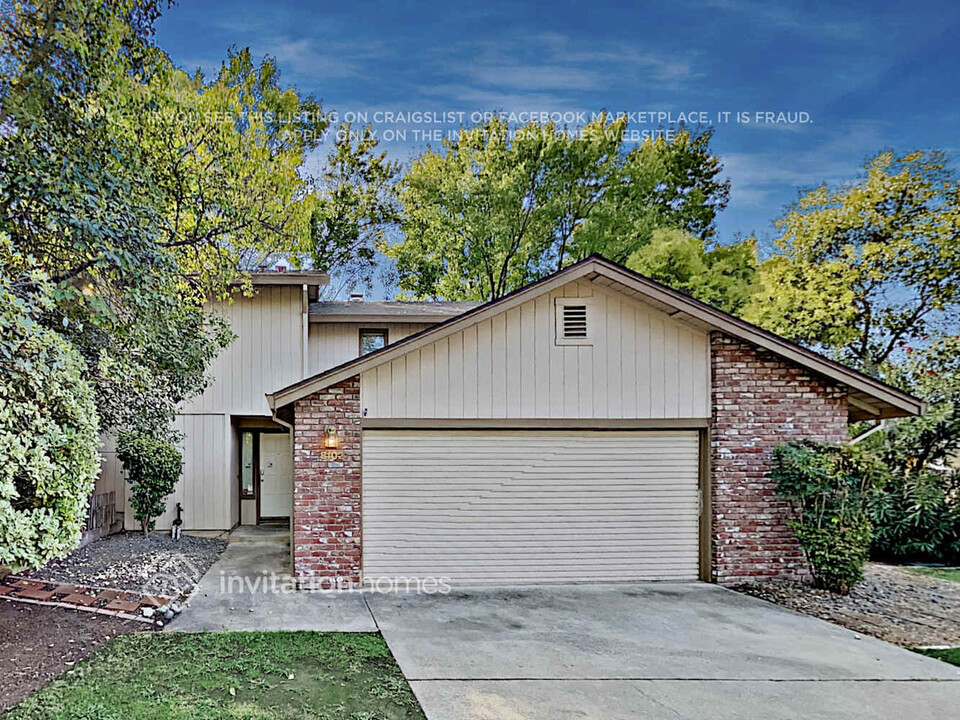 8102 Walnut Hills Way in Fair Oaks, CA - Building Photo