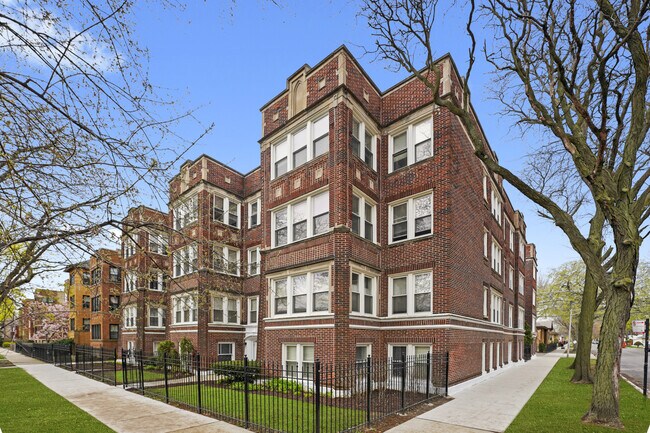 property at 4956 N Ridgeway Ave