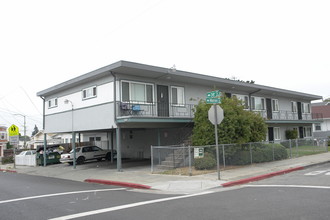 3141 38th Ave in Oakland, CA - Building Photo - Building Photo