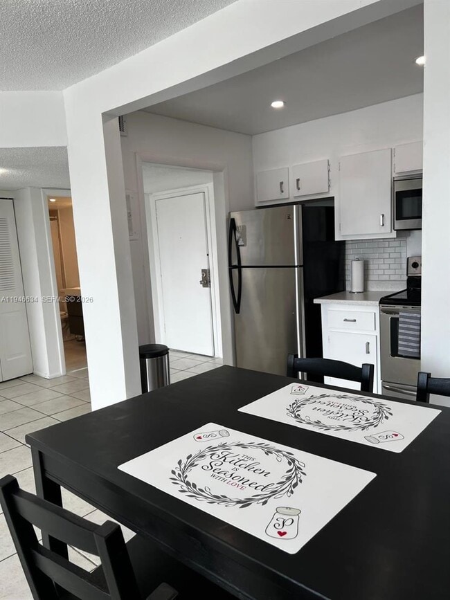 property at 4164 Inverrary Dr