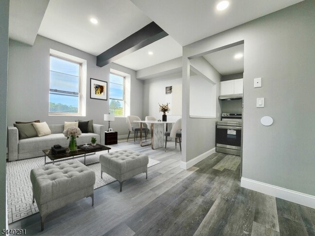 73 Sparta Ave