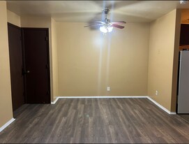 16818 E 1st St in Cleveland, OH - Building Photo