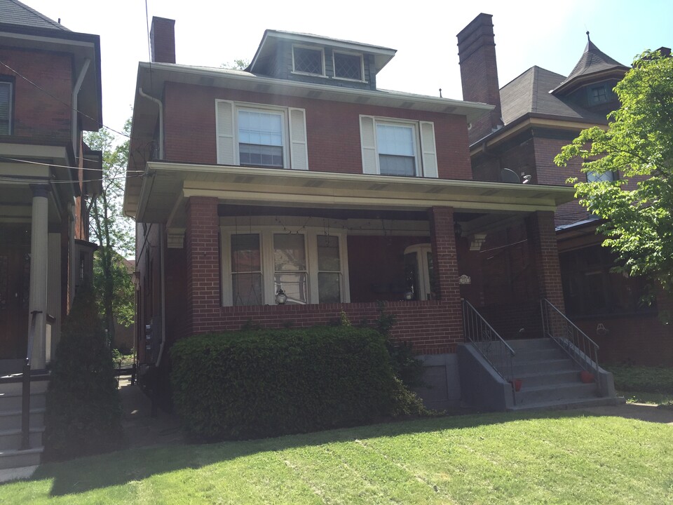 213 Gross Street in Pittsburgh, PA - Building Photo