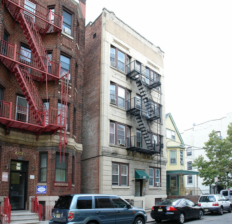 6017 Hudson Ave in West New York, NJ - Building Photo