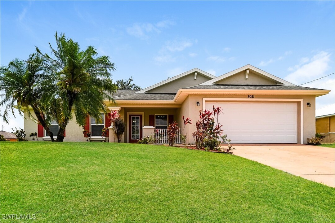 5021 Belrose St in Lehigh Acres, FL - Building Photo