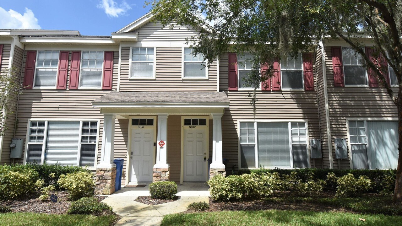11012 Black Swan Ct in Seffner, FL - Building Photo