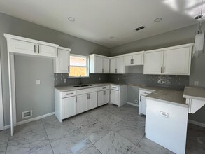 3305 S Colt Ln, Unit 2 in Edinburg, TX - Building Photo - Building Photo