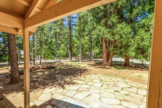 6885 Kings Row Dr in Grizzly Flats, CA - Foto de edificio - Building Photo