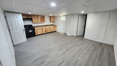 1157 W Pine St in Coal Township, PA - Building Photo - Building Photo