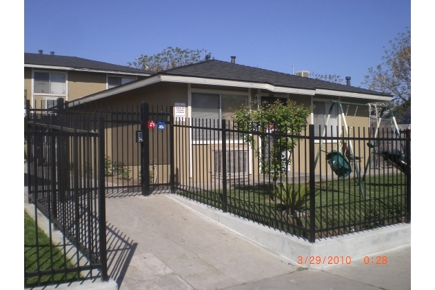 302 S Chestnut Ave in Fresno, CA - Building Photo