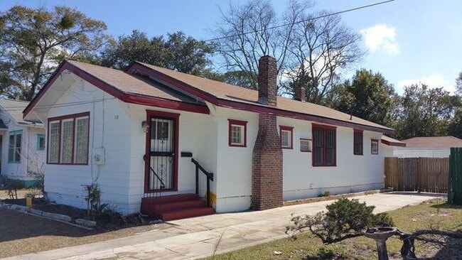 property at 118 W 28th St