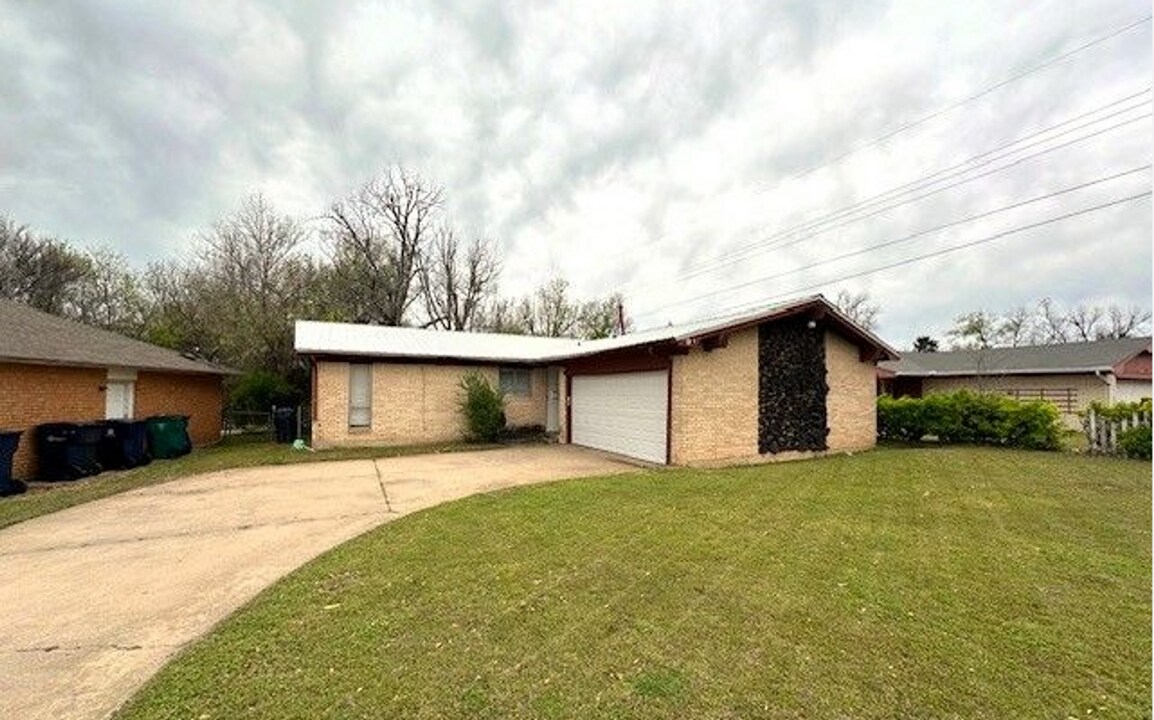 705 Woodland Way in Oklahoma City, OK - Building Photo