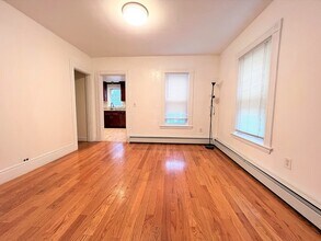 12 Standish Ave in Quincy, MA - Building Photo - Building Photo