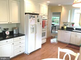 6112 Wynnwood Rd in Bethesda, MD - Building Photo