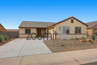 565 W Black Hawk Pl in Casa Grande, AZ - Building Photo - Building Photo