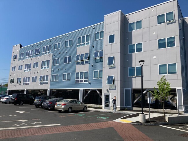 University Square South in Salem, MA - Building Photo - Building Photo