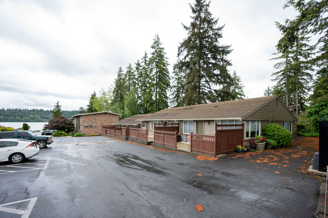 Toketi Lakeshore in Redmond, WA - Building Photo