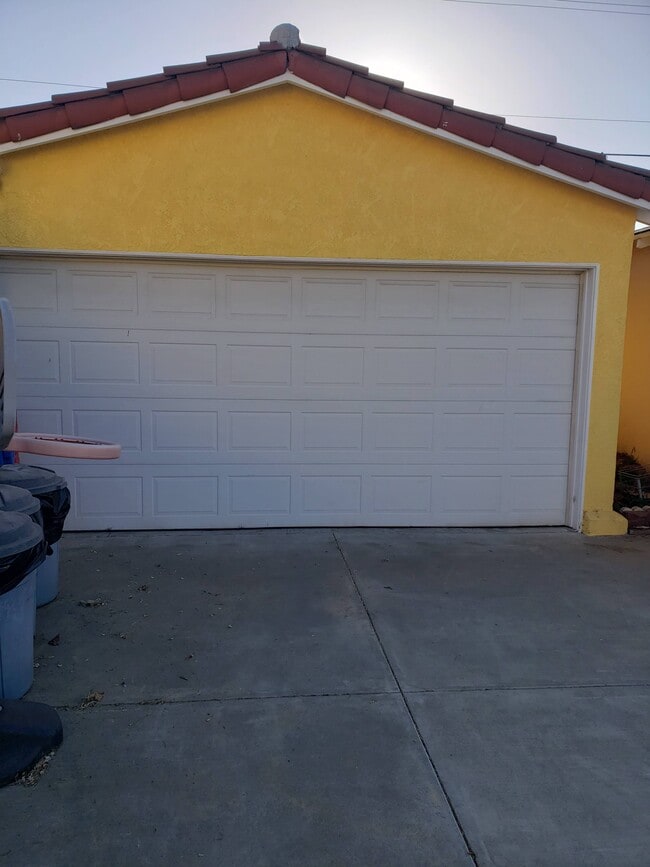 705 Keenan St in Montebello, CA - Foto de edificio - Building Photo