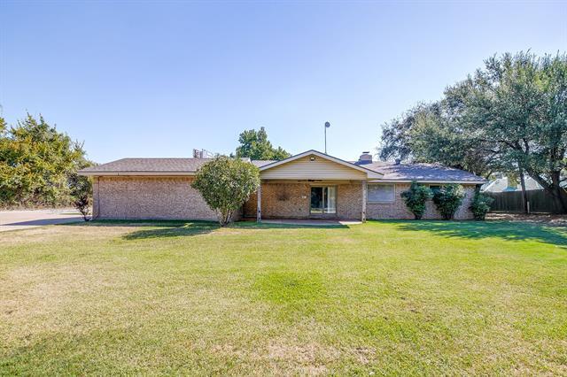 1060 S Burleson Blvd in Burleson, TX - Building Photo - Building Photo