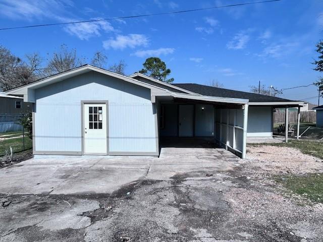 120 Antionette Ln in Crosby, TX - Foto de edificio