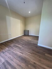 18401 NE 21st Ave in North Miami Beach, FL - Building Photo - Building Photo
