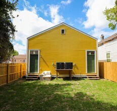 2415 1st St, Unit 2415 in New Orleans, LA - Foto de edificio - Building Photo