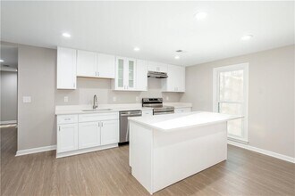 5647 Queensborough Dr in Dunwoody, GA - Building Photo - Building Photo