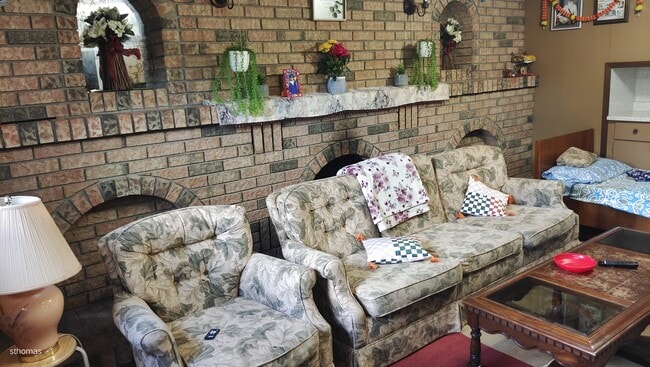 89 Roehampton Av in St Catharines, ON - Building Photo - Building Photo