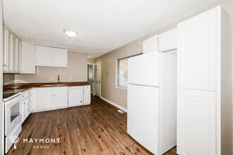 44 Hyde Park Row in Brownsburg, IN - Foto de edificio - Building Photo