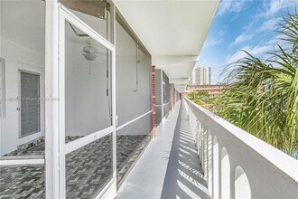 201 NE 14th Ave in Hallandale Beach, FL - Building Photo - Building Photo