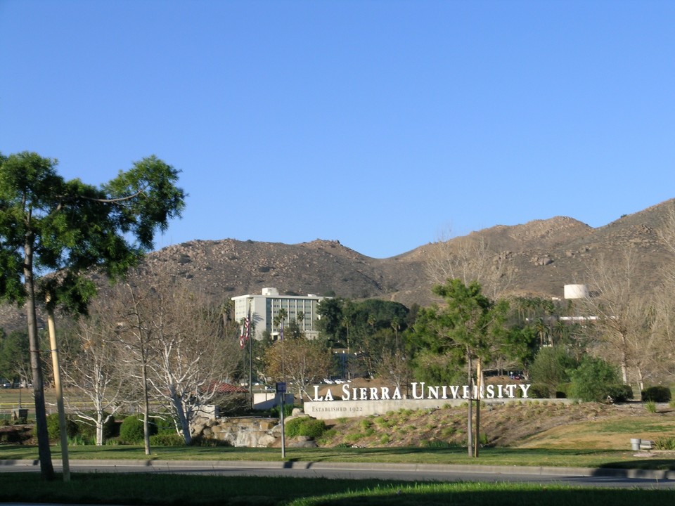 11689 Carmine St in Riverside, CA - Foto de edificio