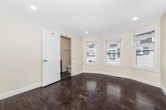 70 Stanley Ave, Unit 70T in Medford, MA - Foto de edificio - Building Photo