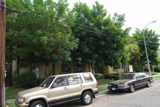 Lanark Apartments in Canoga Park, CA - Building Photo - Building Photo